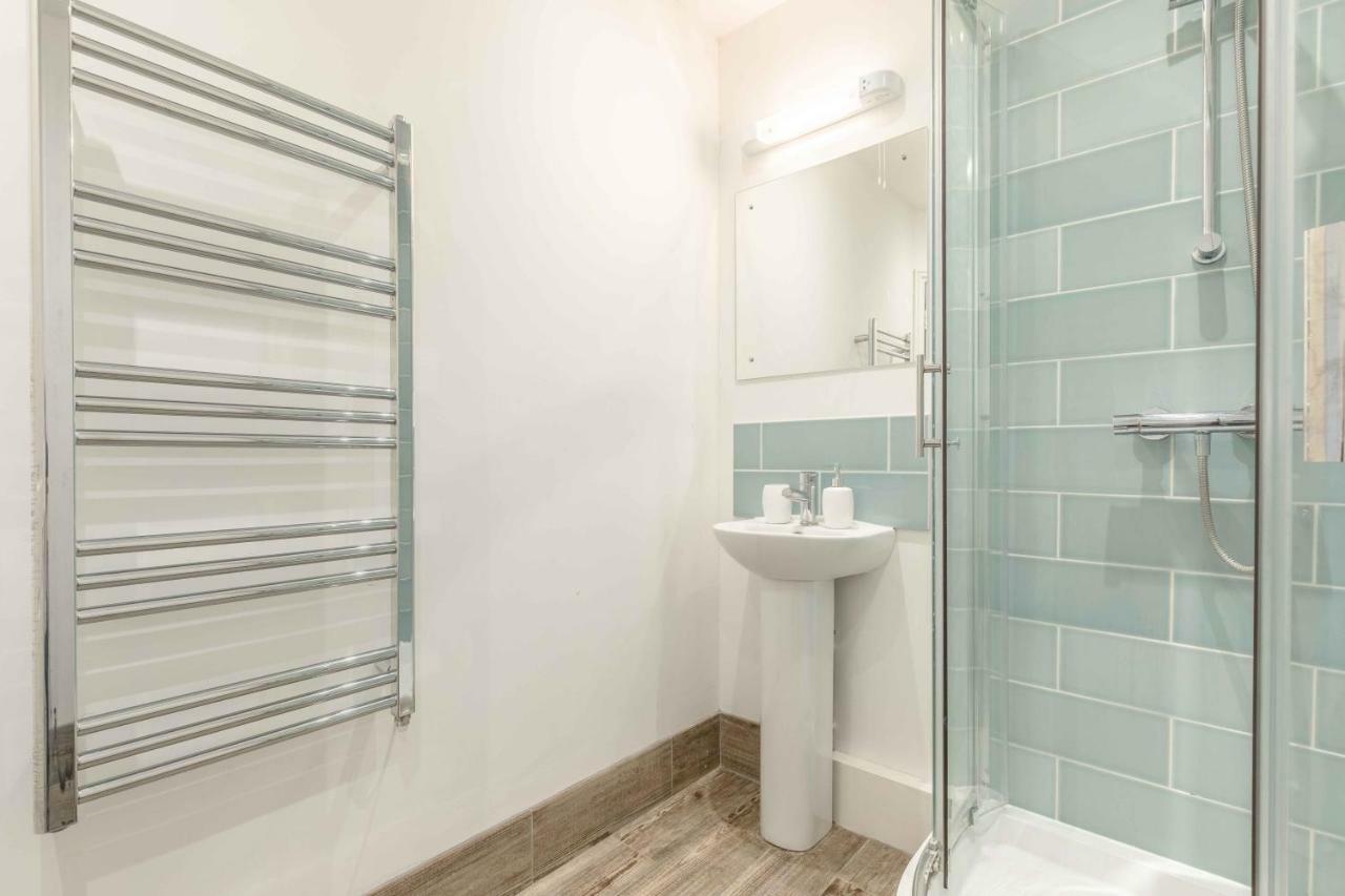 Modern Apartment Within Short Walk Of The Castle, High Street And Long Walk - Free Parking Windsor Zewnętrze zdjęcie