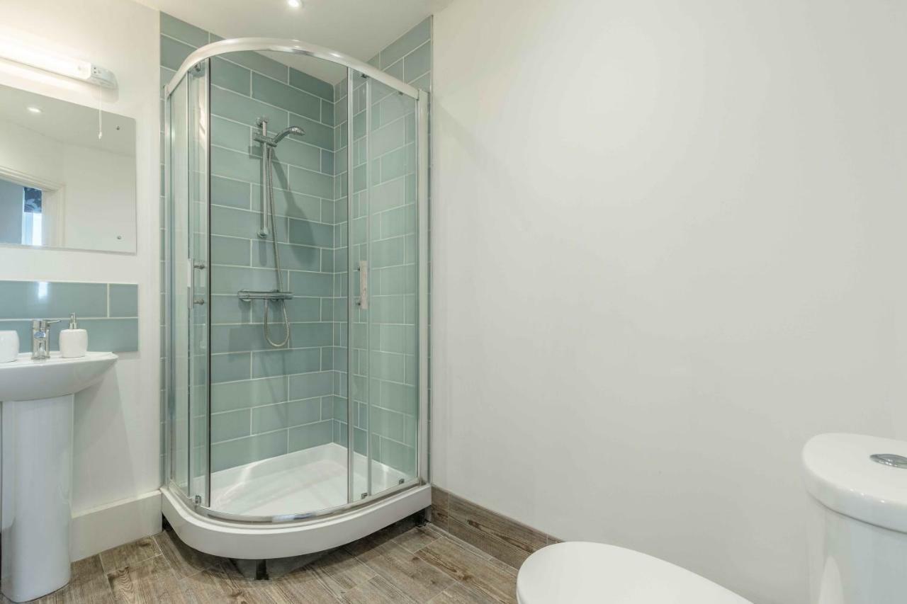 Modern Apartment Within Short Walk Of The Castle, High Street And Long Walk - Free Parking Windsor Zewnętrze zdjęcie