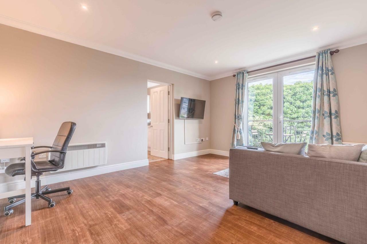 Modern Apartment Within Short Walk Of The Castle, High Street And Long Walk - Free Parking Windsor Zewnętrze zdjęcie